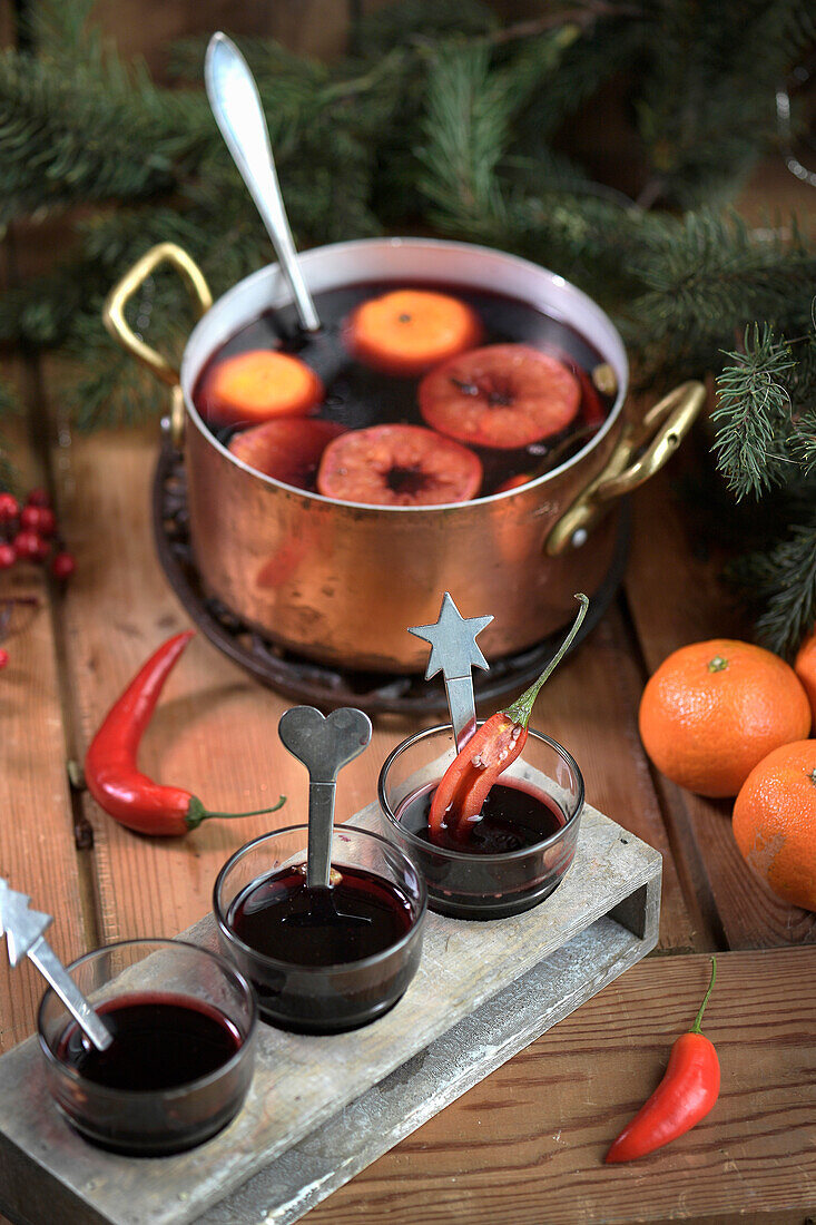 Homemade sugar-free mulled wine with chilies and clementines