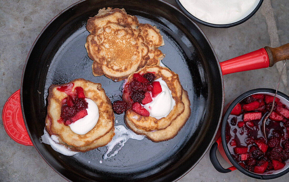 Pancakes with blackberry compote and cream