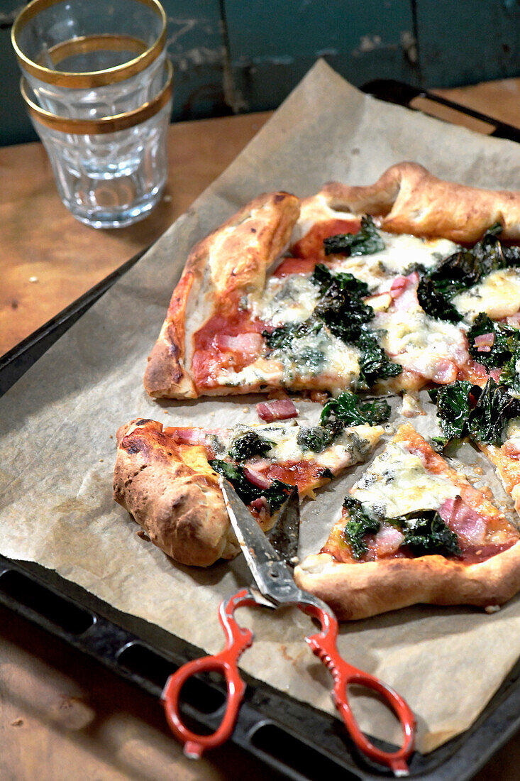 Gorgonzola pizza with kale and pancetta