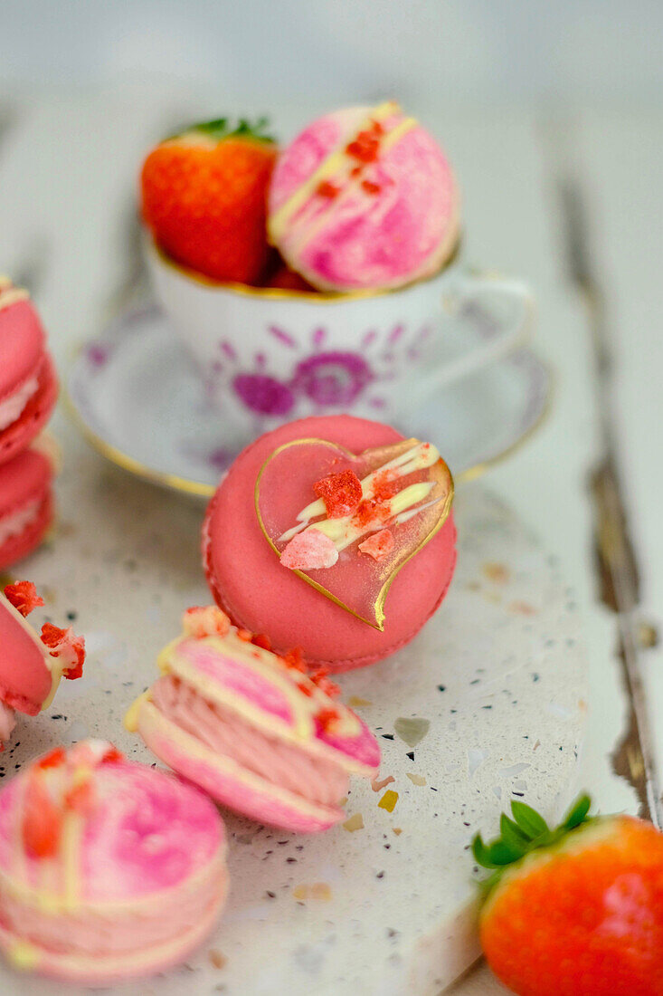 Erdbeer-Ganache-Macarons