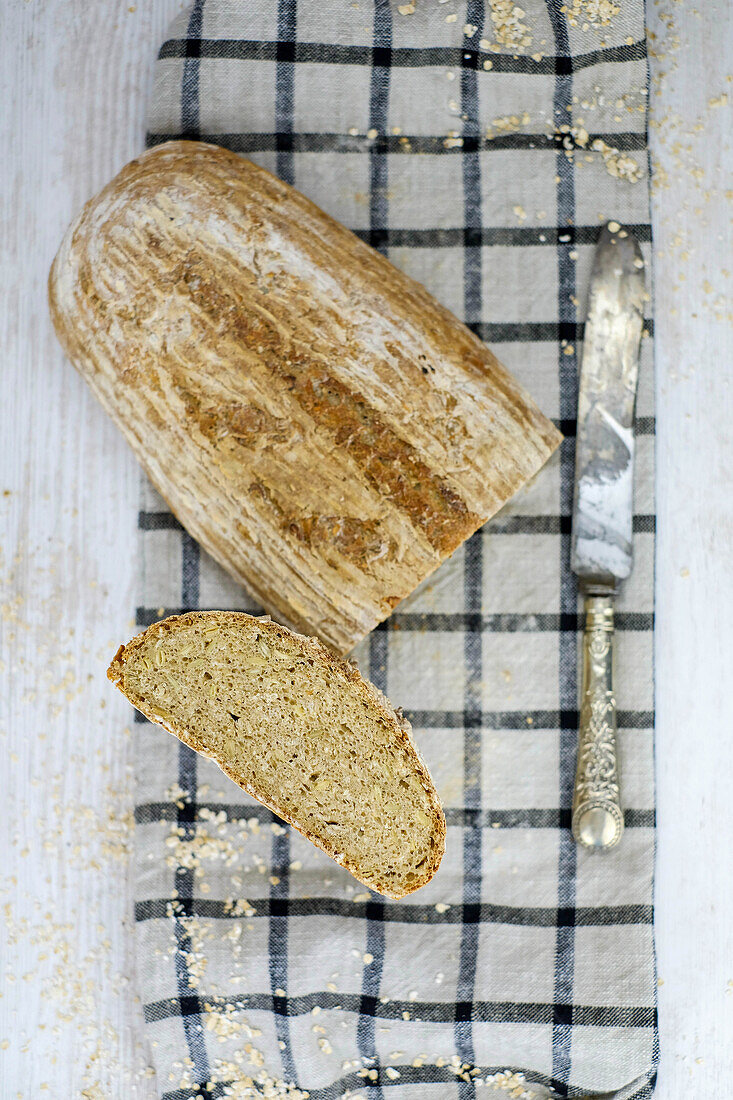 Hafer-Quark-Brot, angeschnitten