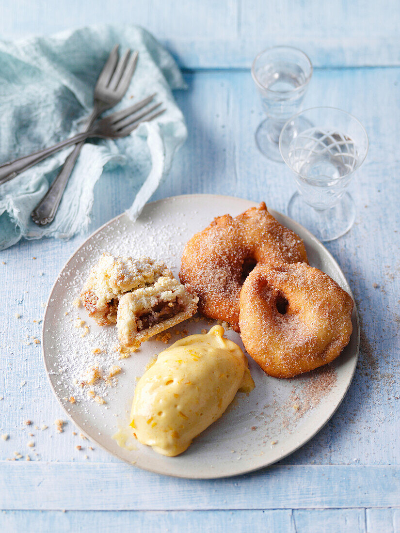 Dessertdreierlei von Aprikose, Apfel und Zwetschge