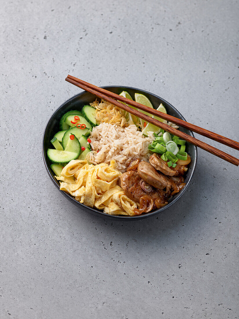 Khao Kluk Kapi Bowl mit Garnelenreis (Thailand)