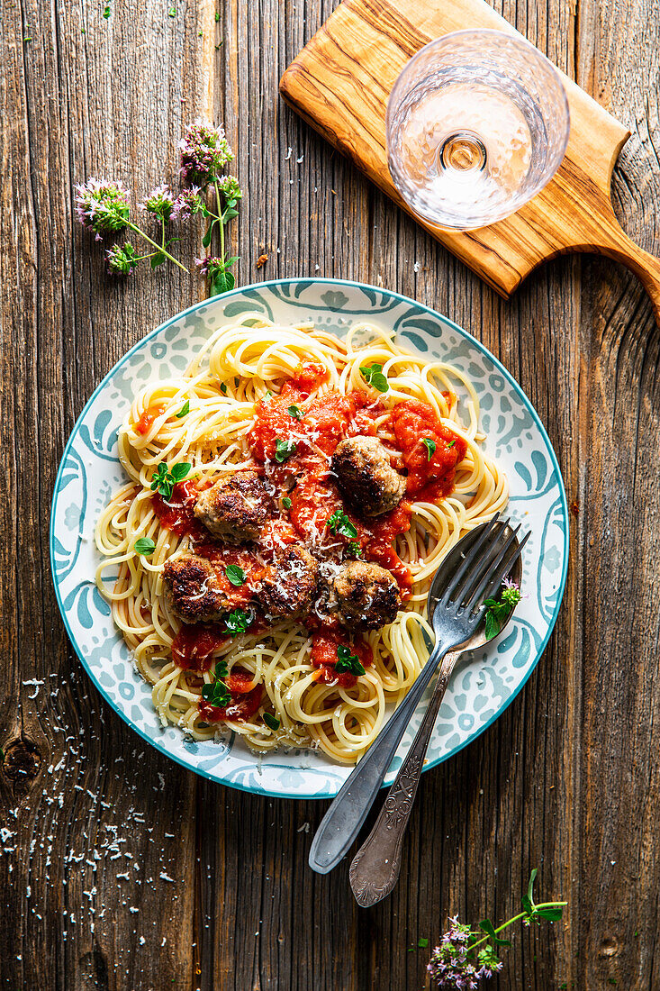 Spaghetti with polpetti and tomato sauce