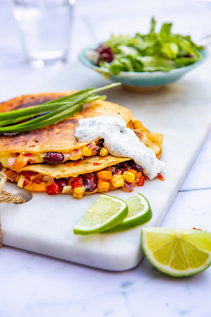 Vegane Quesadillas auf mexikanische Art