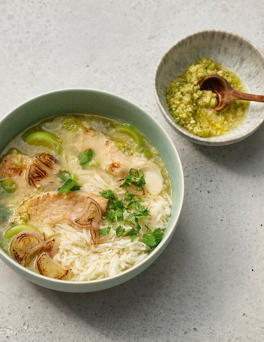 Khao Tom Gai - Thailändische Reissuppe mit Huhn