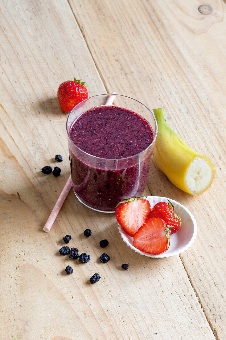 Anthocyanin booster drink with aronia berries, red cabbage and chia seeds