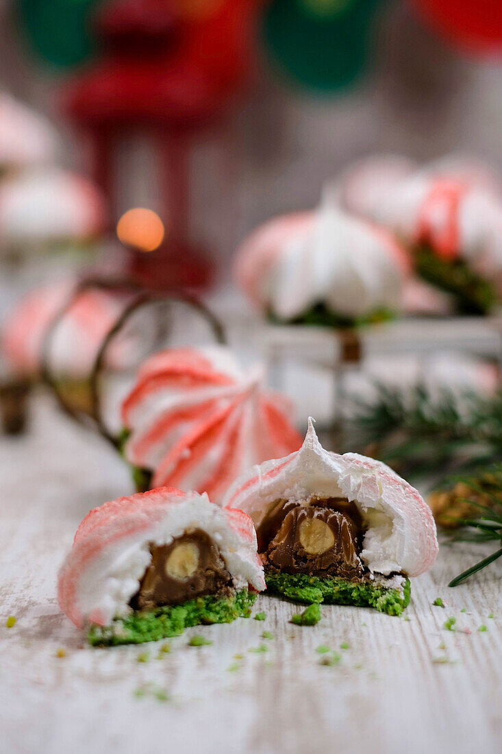 Filled meringue dots for Christmas