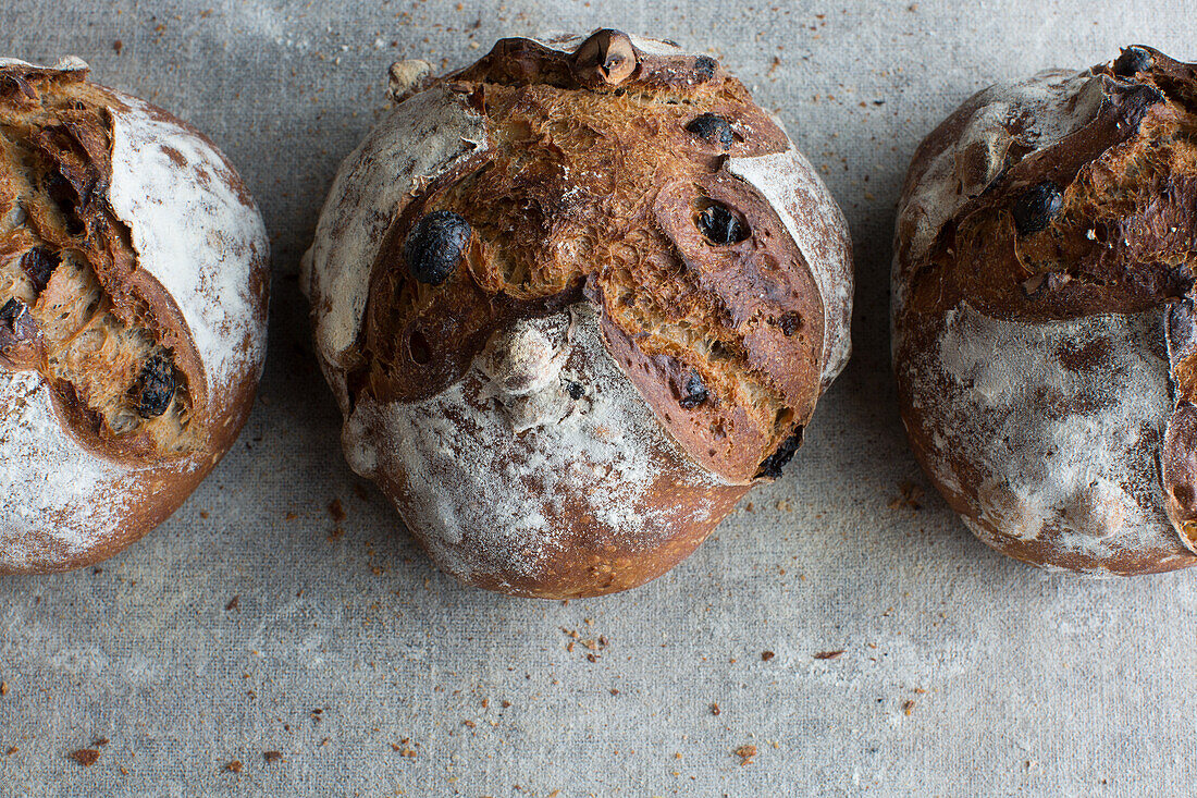 Chestnut bread with grapes, nuts and honey