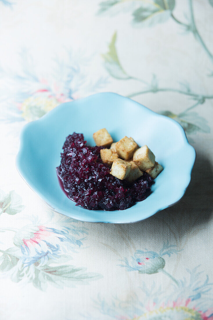 Tofu mit Rotweinschalotten