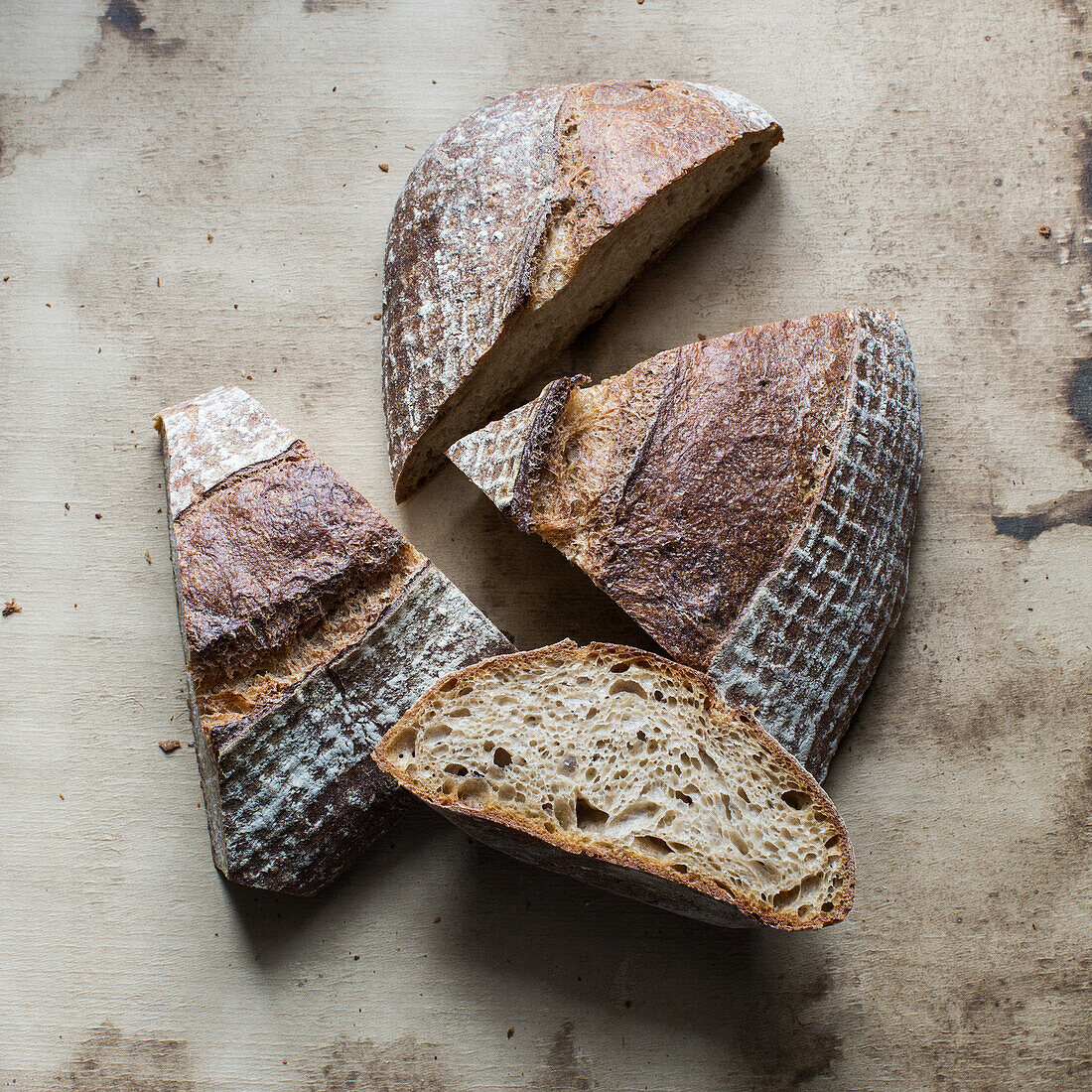 Wheat-spelt bread cut into pieces