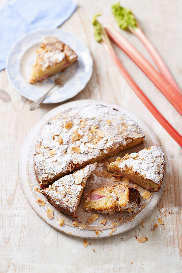 Rhabarber-Orangen-Kuchen mit Mandeln