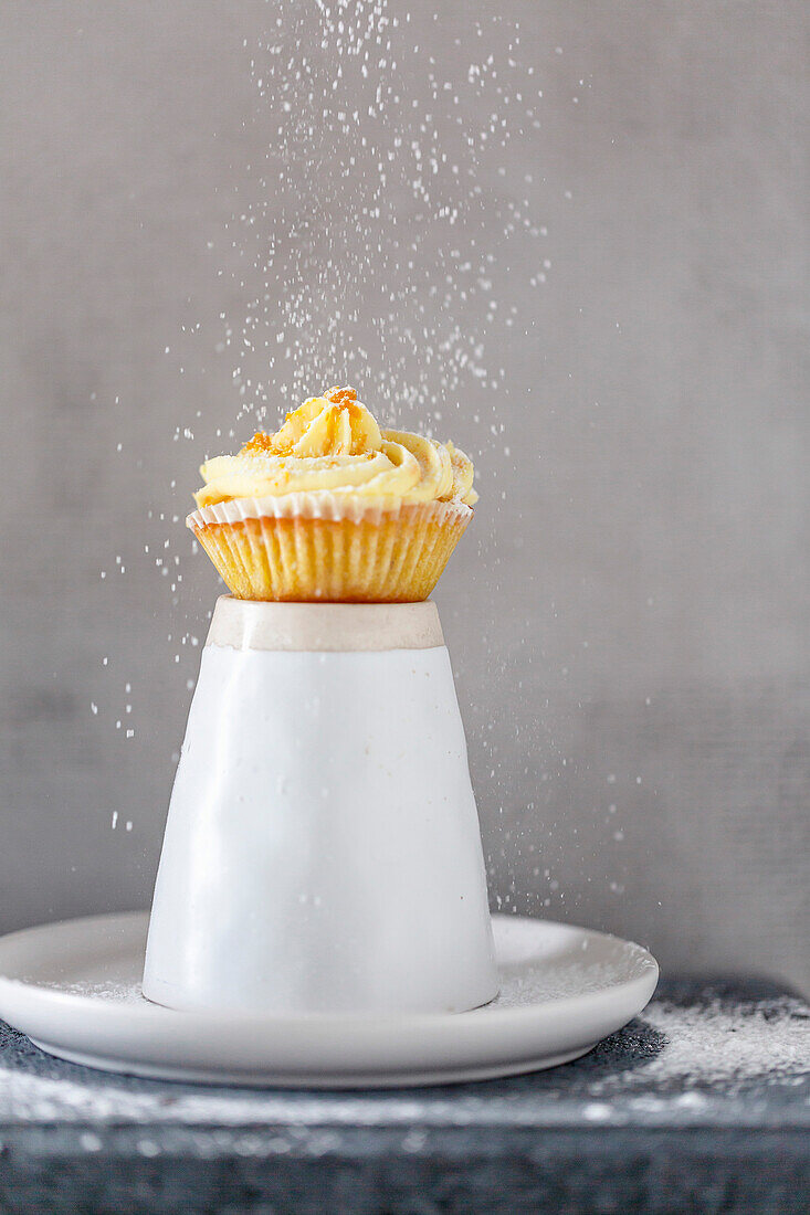 Orangen-Cupcakes mit Mascarpone-Topping