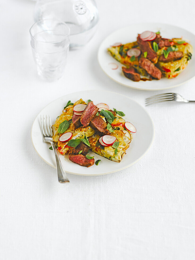 Hoisin-Beef mit knusprigem Nudelkuchen