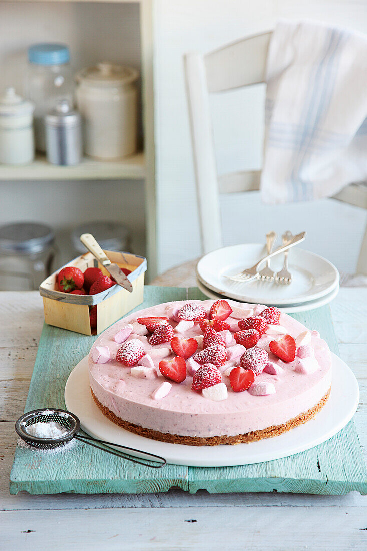 Erdbeer-Marshmallow-Käsekuchen