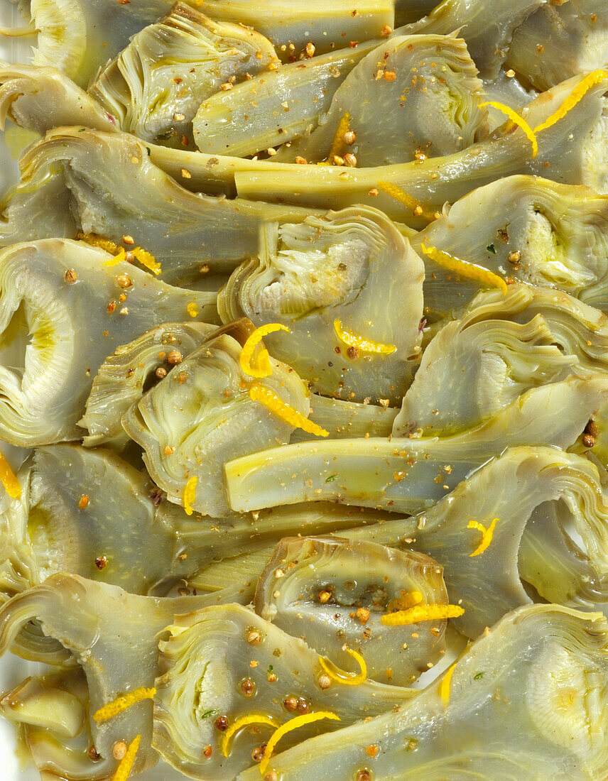 Pickled artichokes (full-frame)