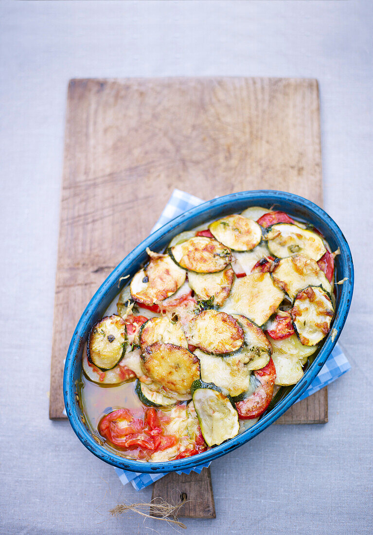 Sommerliches Zucchini-Tomaten-Gratin