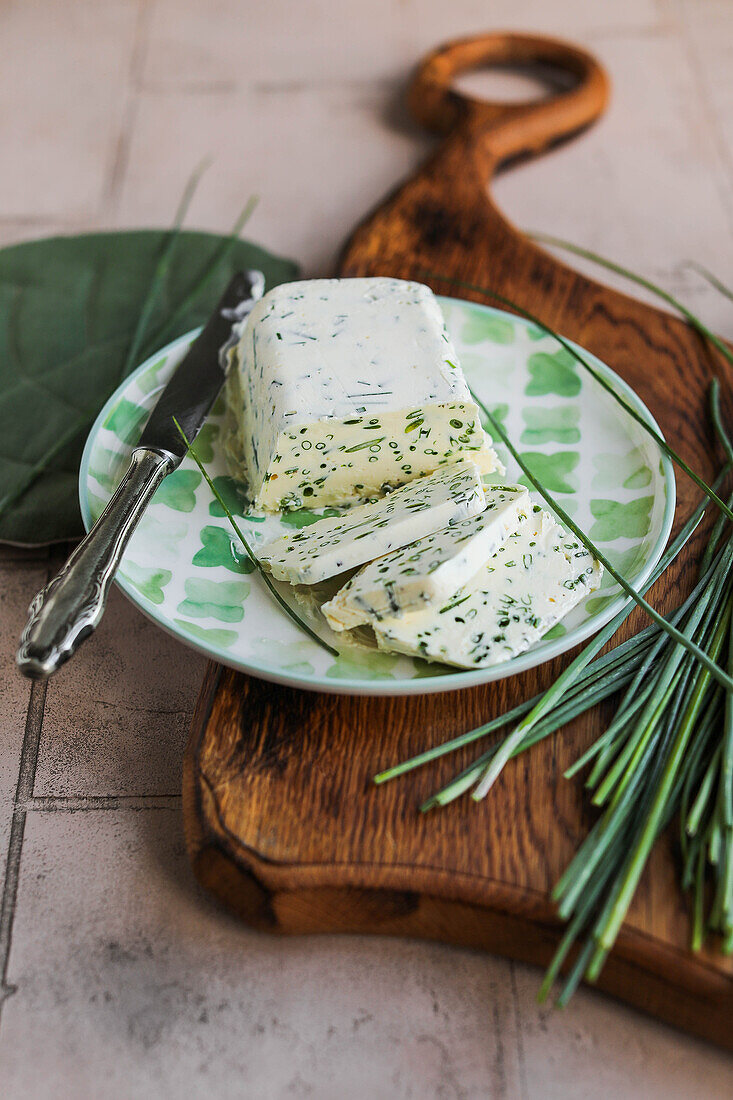 Duftende Kräuterbutter mit Schnittlauch