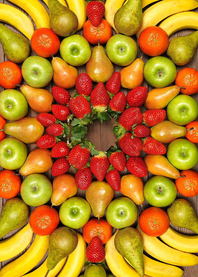 An arrangement of fruit