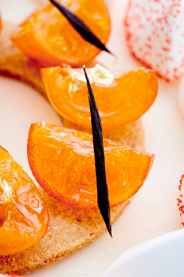 Candied clementines with vanilla bean (Close Up)