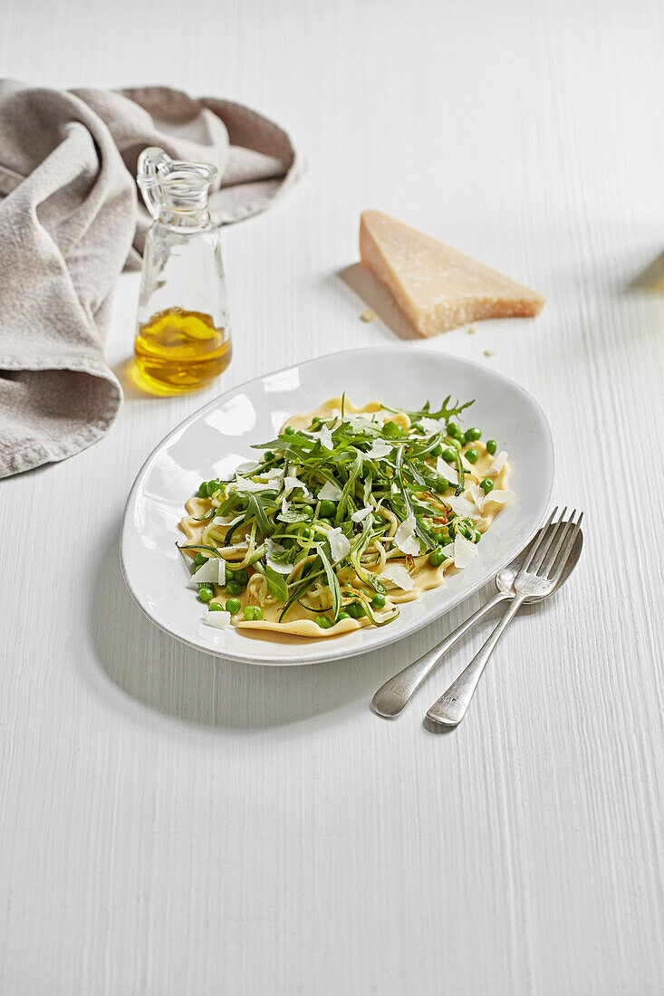 Tortellini mit Rucola und Parmesan