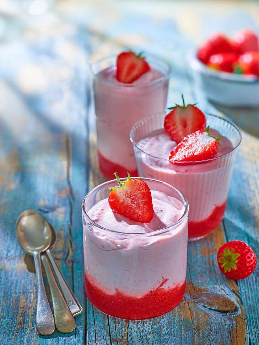 Simple strawberry mousse