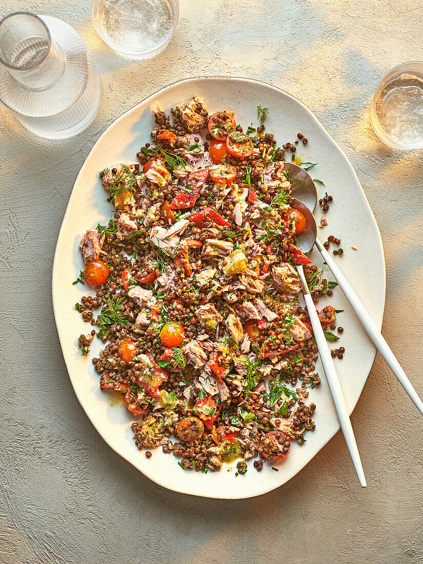 Lentil and tuna salad with cherry tomatoes