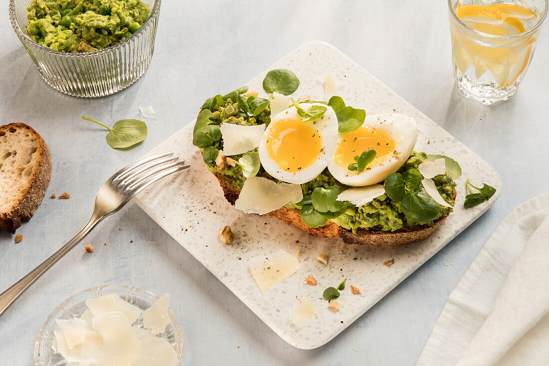 Grey bread with pea mash, walnuts, watercress and egg