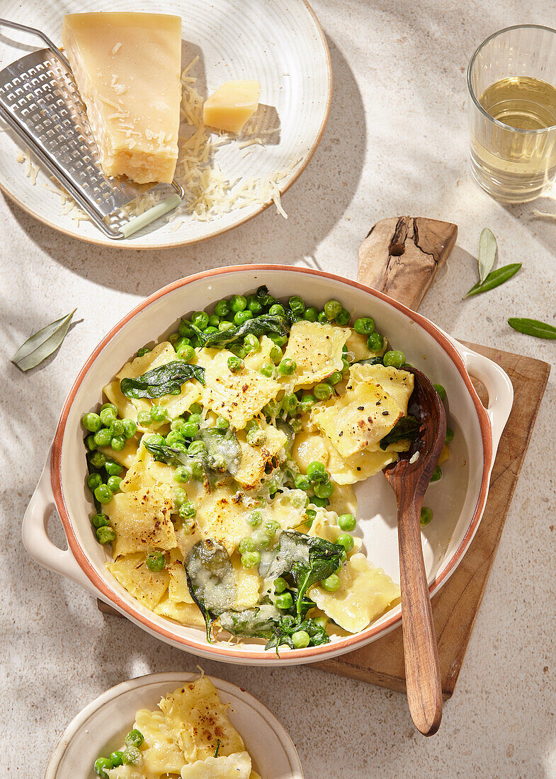 Baked ravioli with spinach and peas