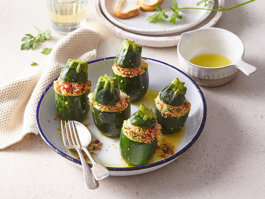 Zucchini mit Couscousfüllung