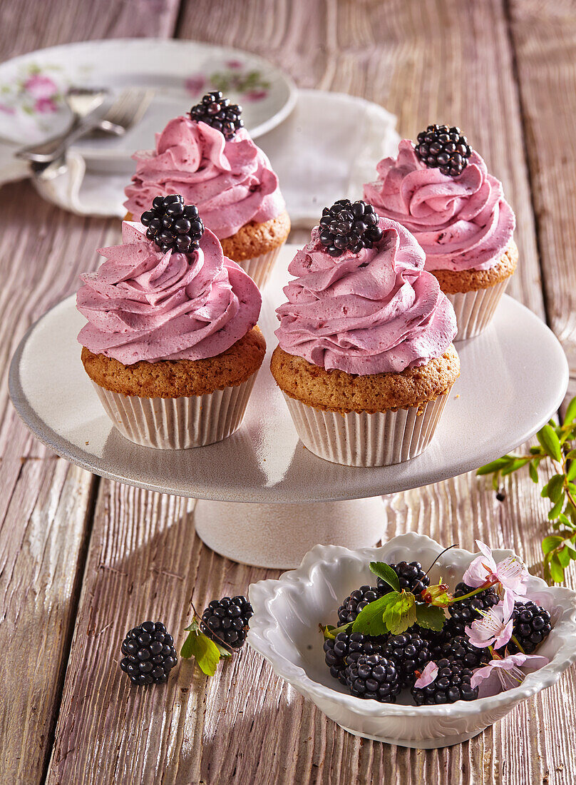 Blackberry cupcakes