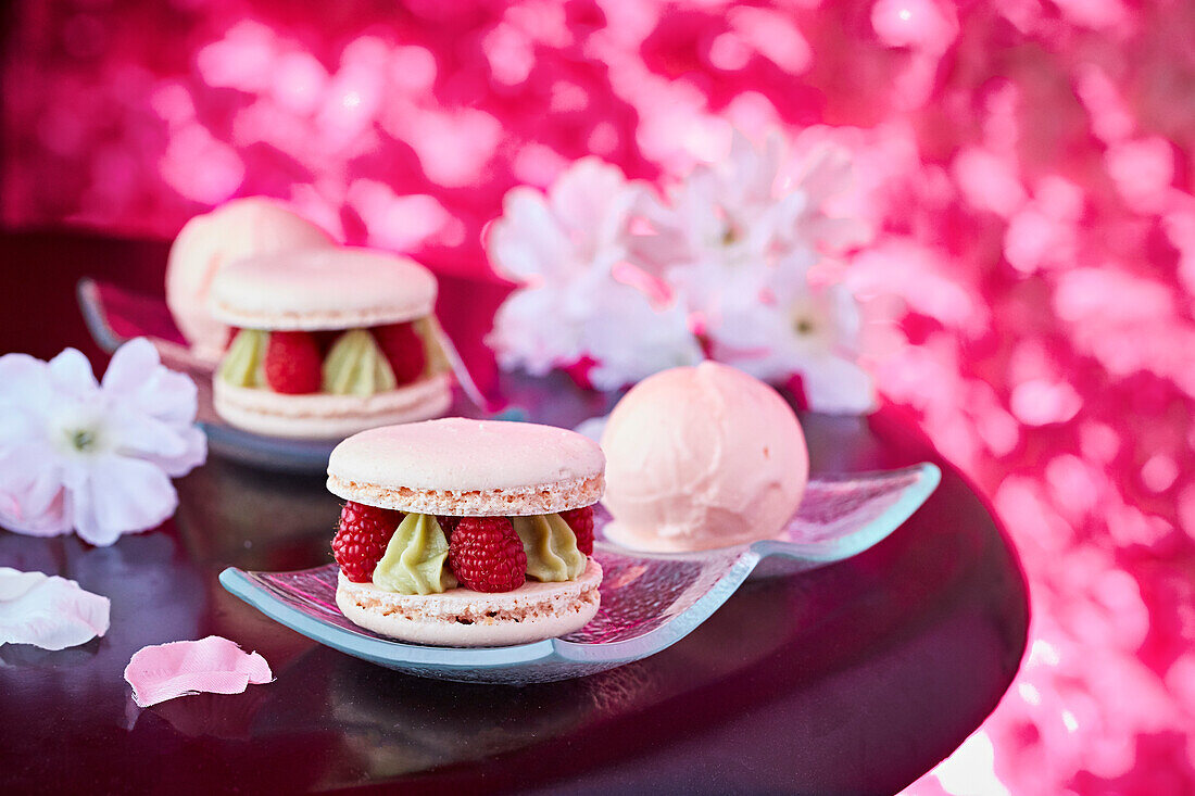 Himbeer-Pistazien-Macarons