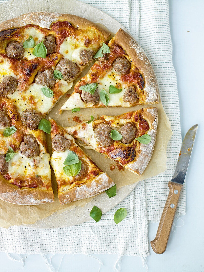 Spicy meatball pizza