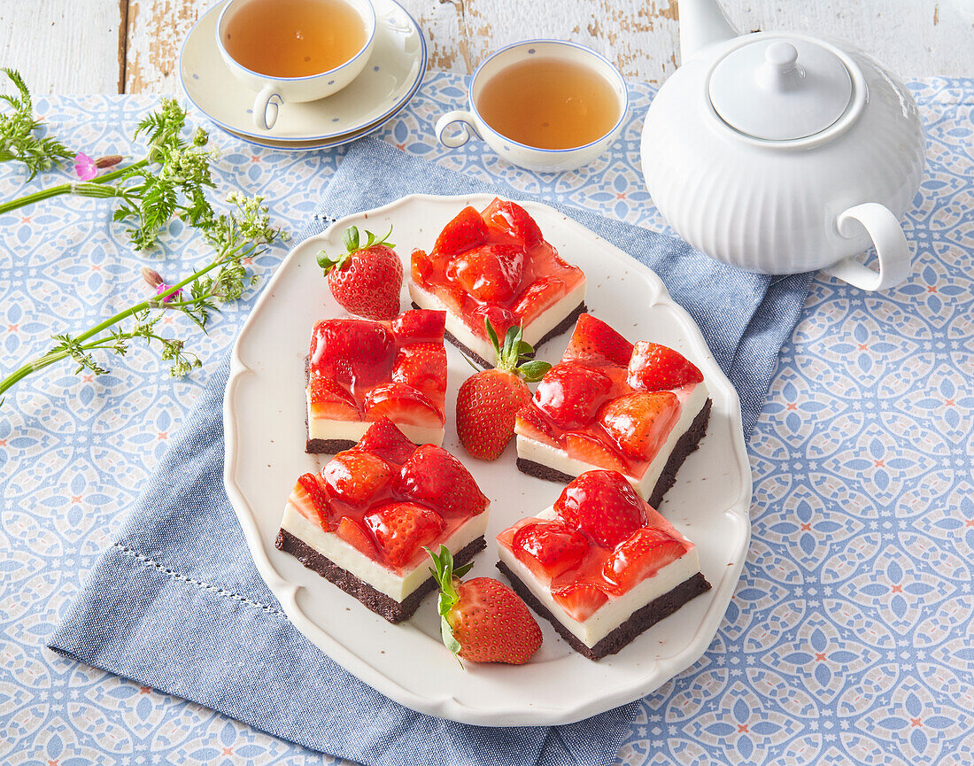 No bake strawberry cake bars