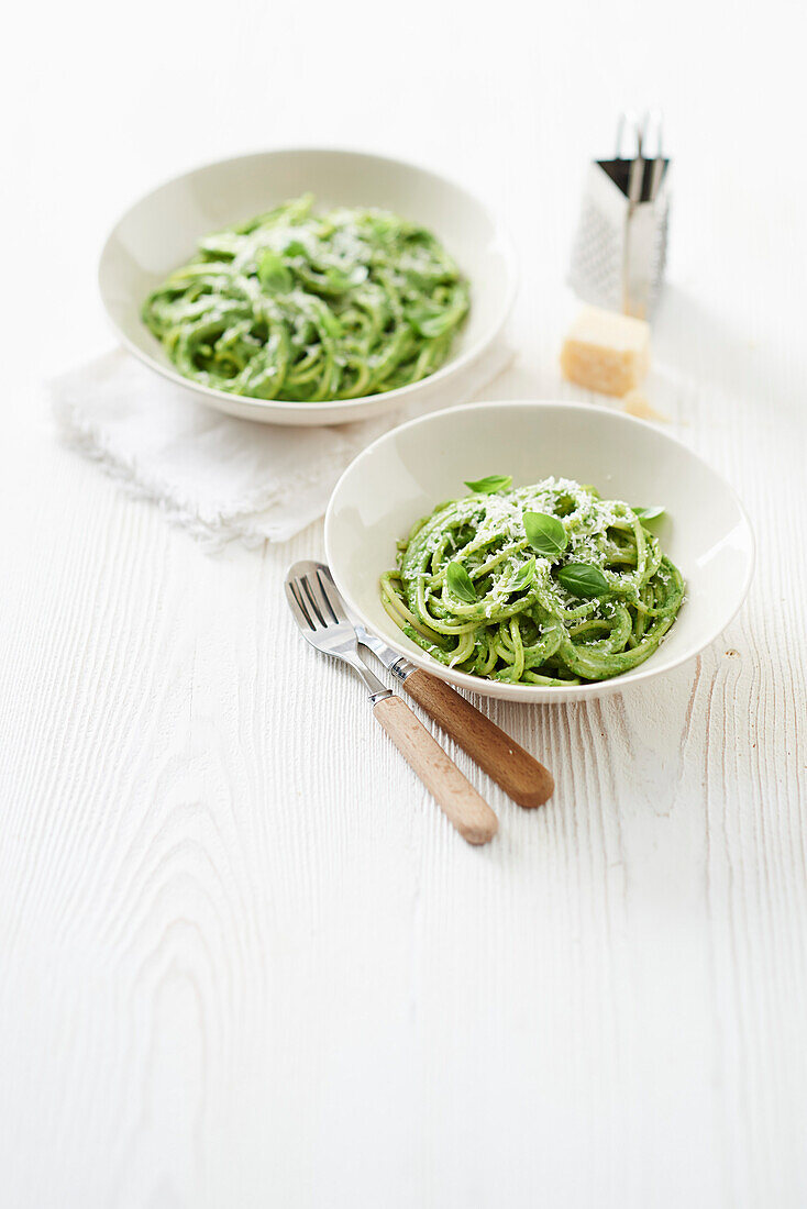 Spaghetti with green herb sauce
