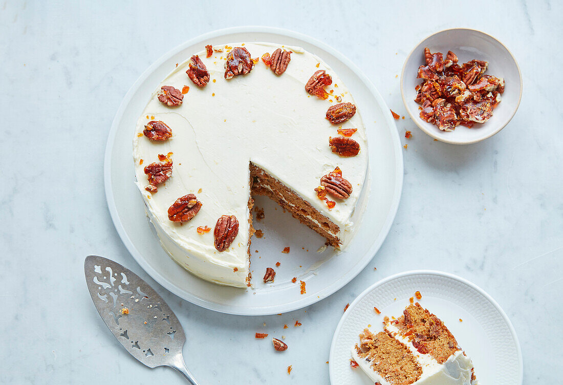 Carrot cake with pecan nuts