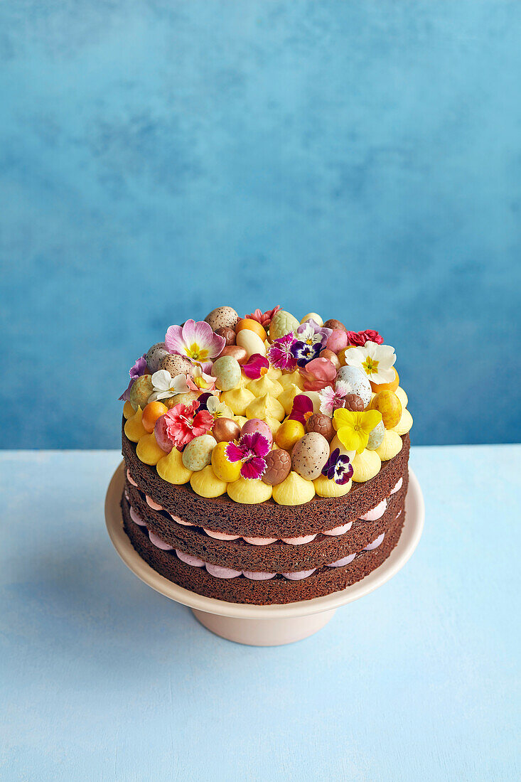 Festliche Vanille-Schokoladen-Torte zu Ostern