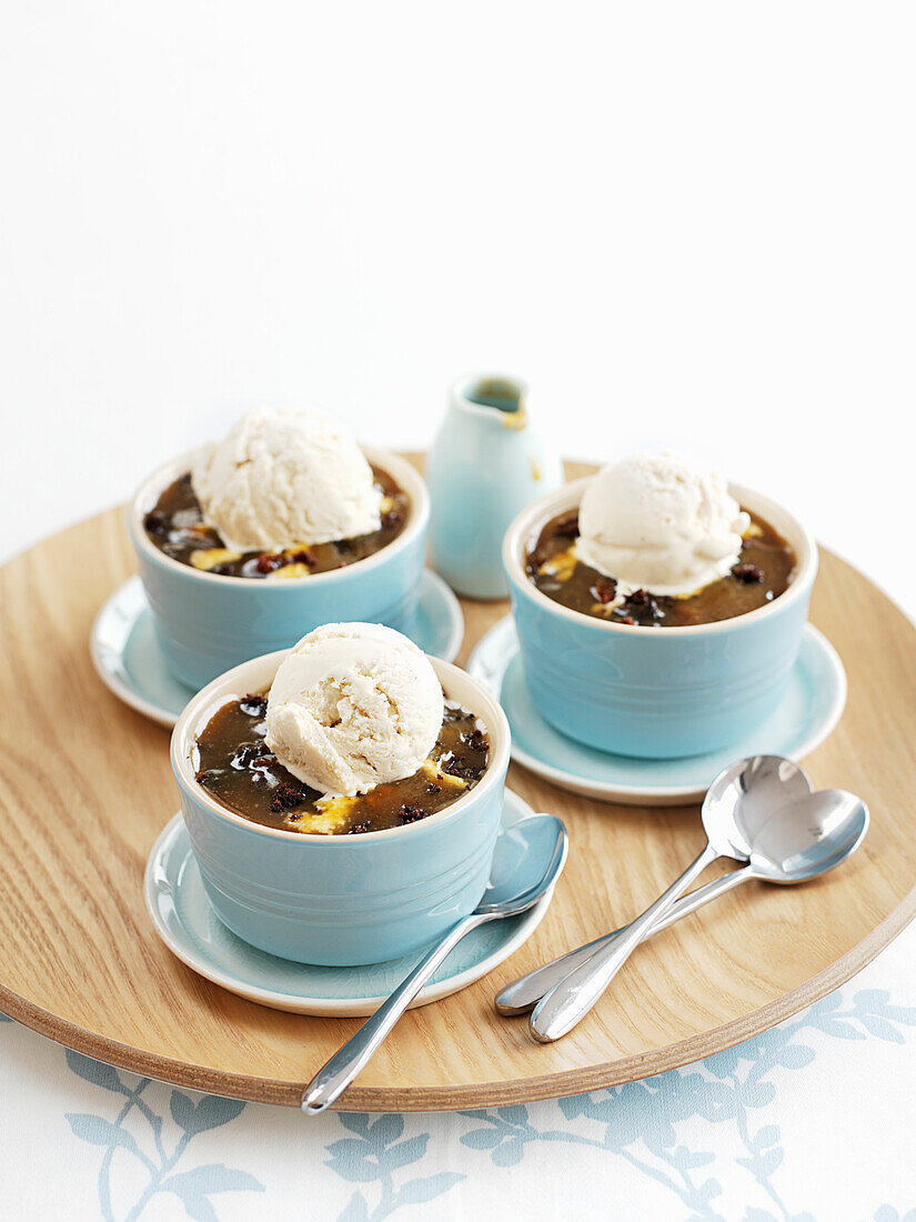 Quick Sticky Toffee Pudding in Mugs