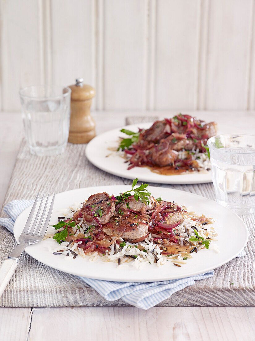 Schweinefleisch mit süß-saurer Zwiebelsauce