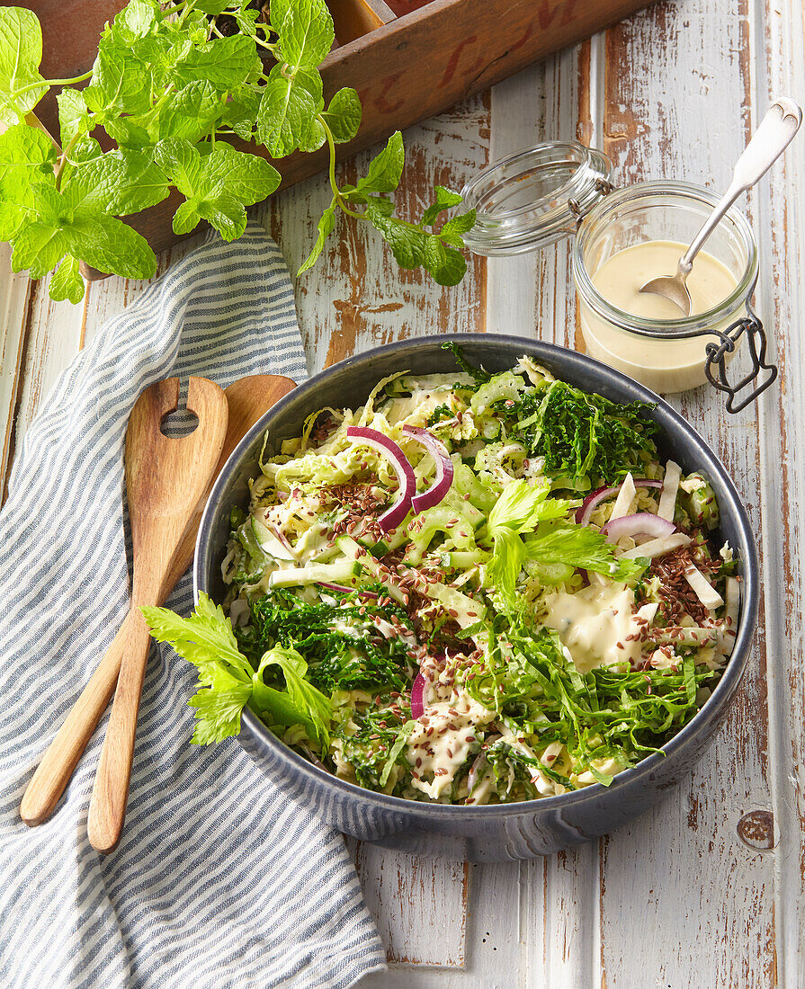 Grüner Krautsalat auf Coleslaw-Art