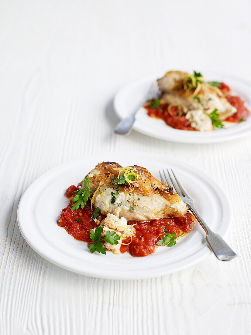 Gefülltes Hähnchen mit Zitrone, Kapern und Chili