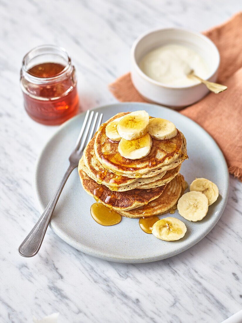 Protein-Pancakes mit Bananen und Honig