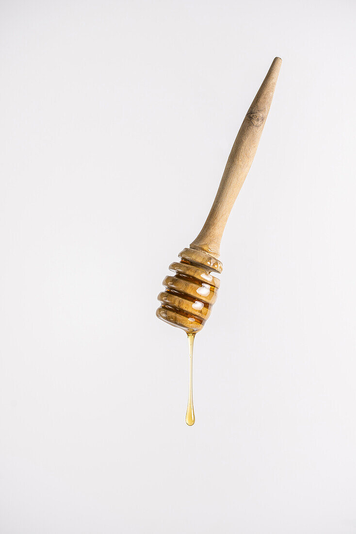Honiglöffel mit Honigtropfen