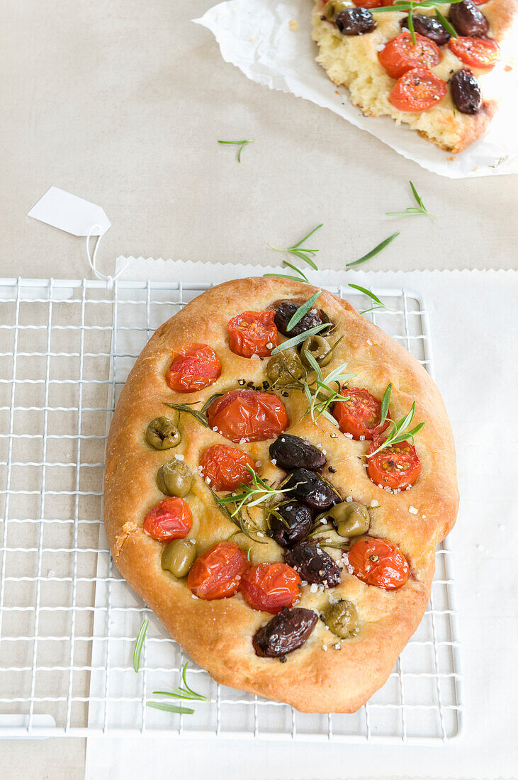 Tomaten-Oliven-Focaccia