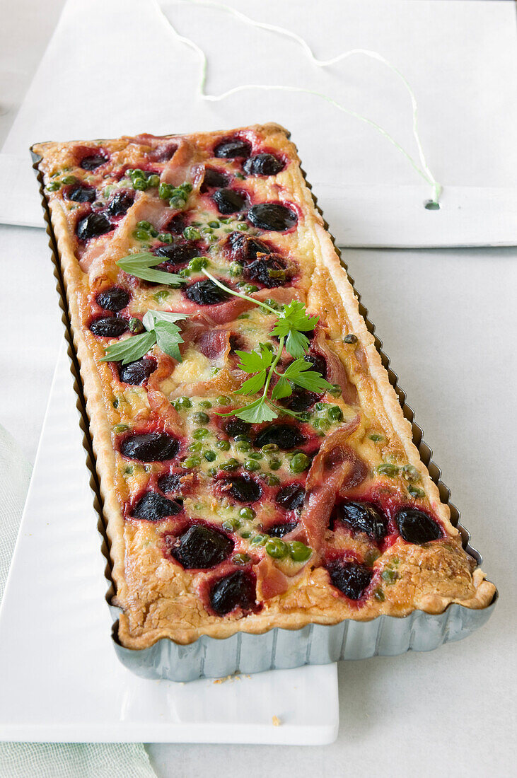 Rote-Bete-Tarte mit Erbsen