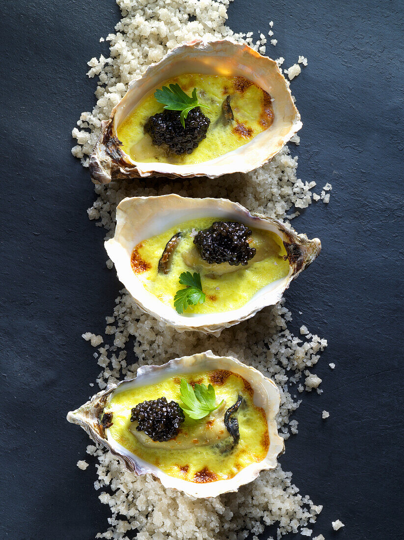 Gratinierte Austern mit Kaviar