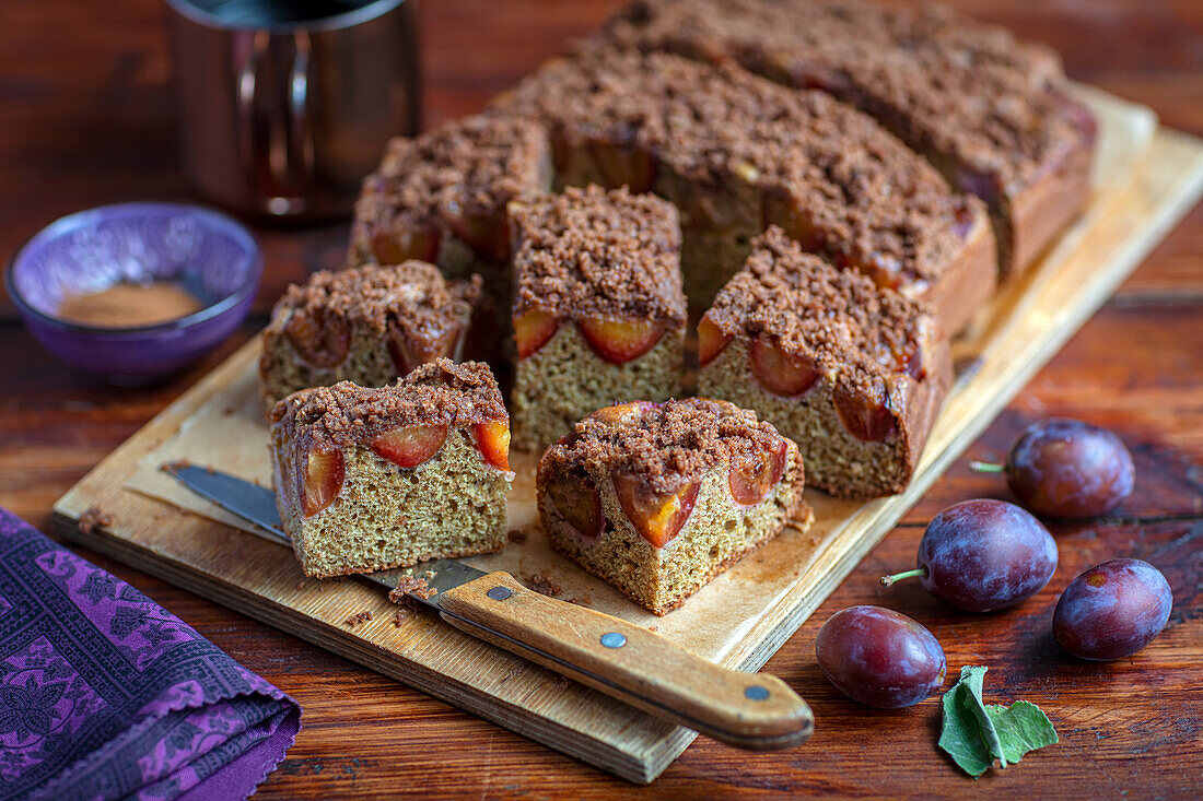 Wholemeal cake with plums