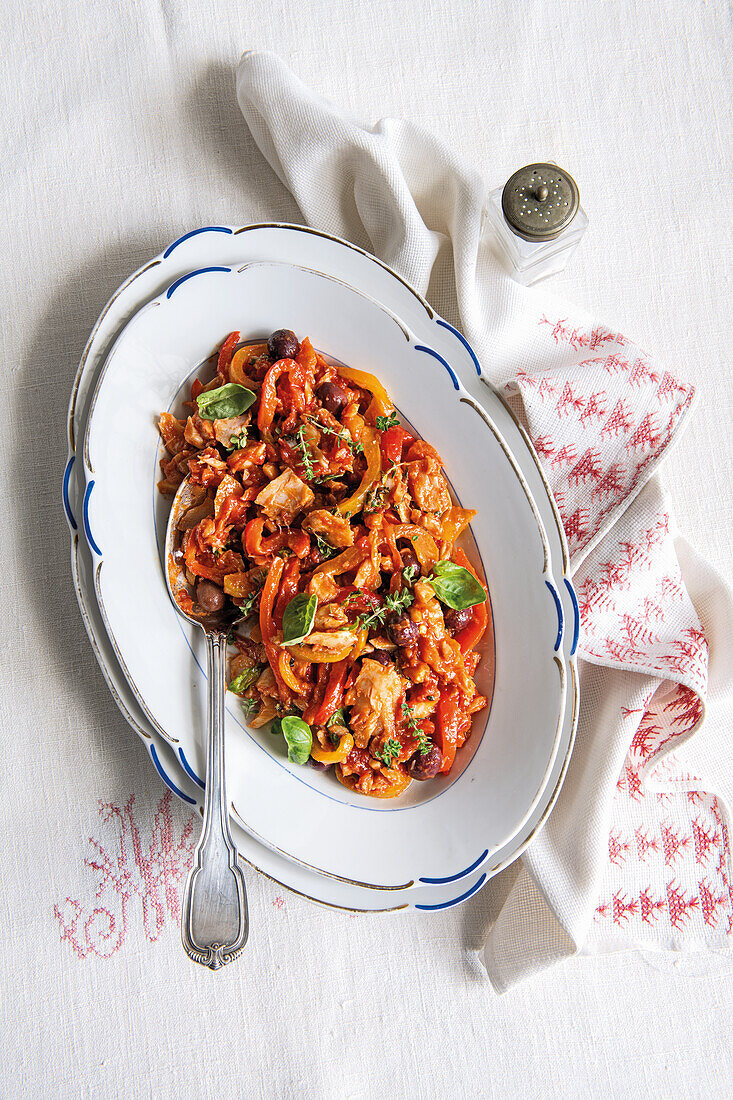 Stockfisch mit Paprika und Oliven