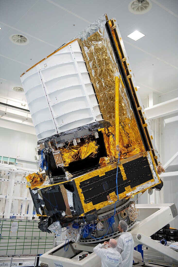 Structural and thermal model of the Euclid satellite