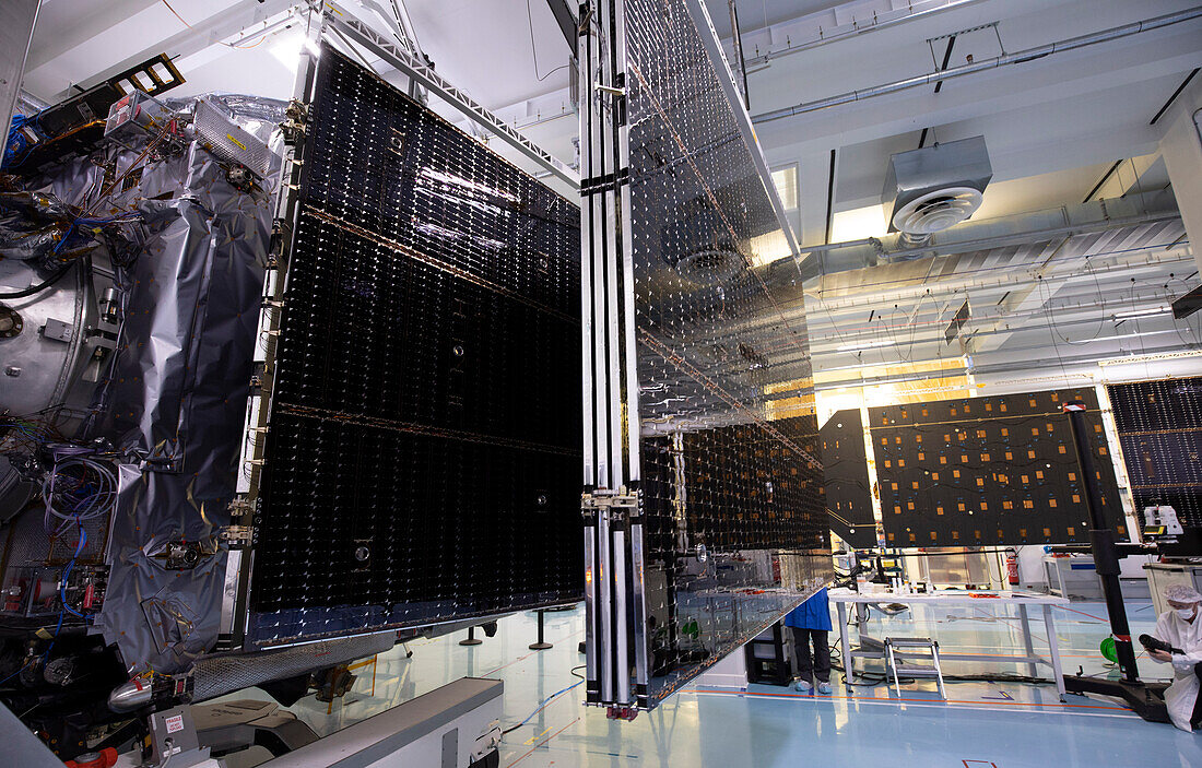 ESA JUICE solar array deployment test